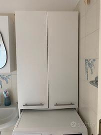 Mobile bagno IKEA bianco sopra lavatrice con 3 rip