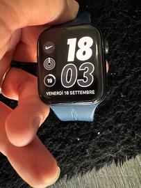 Apple Watch SE due 44 mm