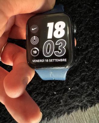 Apple Watch SE due 44 mm