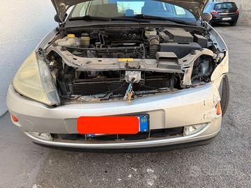 Ford Focus marciante incidentata