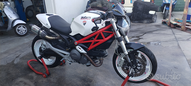 Ducati monster 696 plus