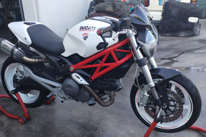 Ducati monster 696 plus