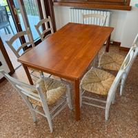 Tavolo con sei sedie