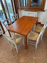 Tavolo con sei sedie