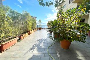 MULTILOCALE A NAPOLI