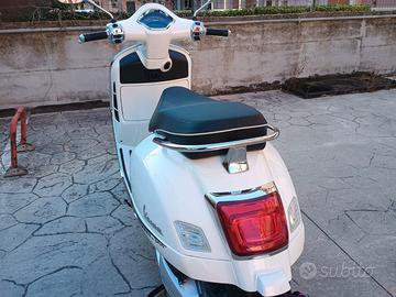 Vespa 300 GTS super