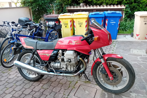 Motto Guzzi le mans 3