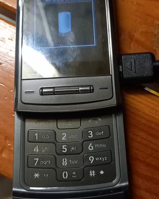 telefono LG KE970 titanium