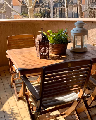 Tavolo in iroko allungabile + 4 sedie pieghevoli