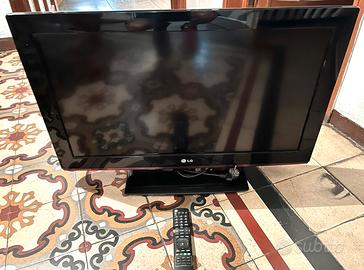 Televisore marca LG modello 32LD358