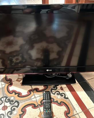Televisore marca LG modello 32LD358