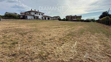 Lotto di terreno edificabile in posizione collinar