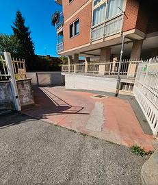 Box auto doppio / Ampio magazzino 32 mq - libero