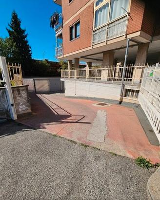 Box auto doppio / Ampio magazzino 32 mq - libero
