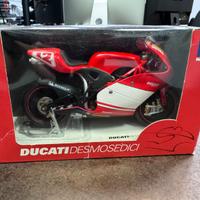 Ducati Desmosedici Troy Bayliss MotoGP 1/12 NewRay