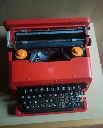 macchina da scrivere Olivetti 