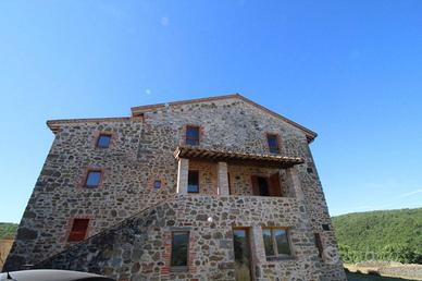 Rustico / Casale di 179 m² con 5 locali a Bucine