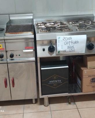 Cucina Quattro Fuochi a Gas e Piastra Elettrica