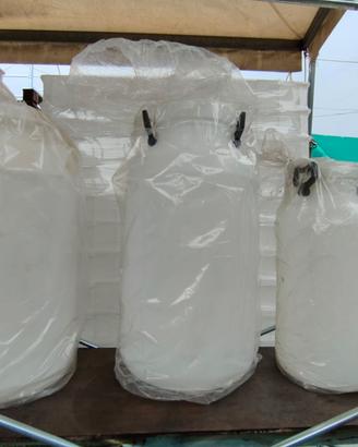 Bottiglioni plastica per latte e alimenti 