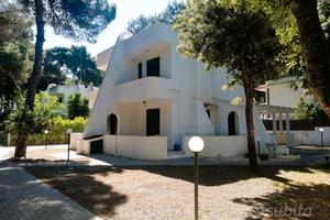 Rifinita Villa a Lido Silvana viale Marcello Nisi