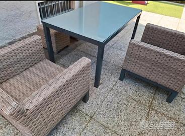 set lounge brogan tavolo+poltrone e pouf