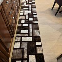 Tappeto marrone e beije