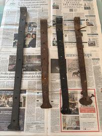 Lotto 4 staffe/piastre in ferro