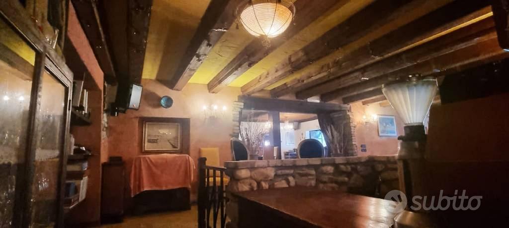 Rustico / Casale di 2268 m² con più di 5 locali a - Vista 4