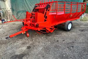 Autocaricante fieno rimorchio carica fieno