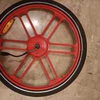 Ruota con motore elettrico da 500 watt .