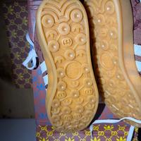 Gucci x Adidas Gazzelle rosse da donna