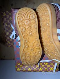 Gucci x Adidas Gazzelle rosse da donna