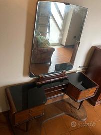 Mobile antico da entrata con specchio