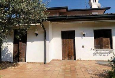 Immobile in asta di 195 m² con 4 locali e box auto