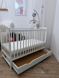 lettino bimbi intatto.  misure 124x65 