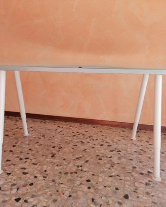 Scrivania Ikea Galanti Vetro Bianco