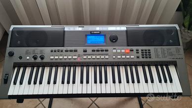 Tastiera Yamaha PSR-E443