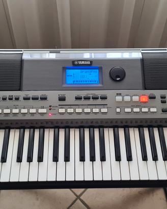Tastiera Yamaha PSR-E443