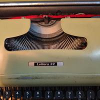 lettera 22 macchina per scrivere Olivetti 