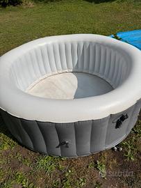 Piscina idromassaggio