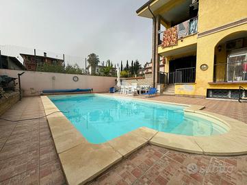 VILLA A SCHIERA A ROMA