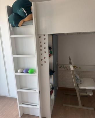 Letto con armadio e scrivania