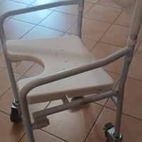 sedia a rotelle pieghevole per fare la doccia