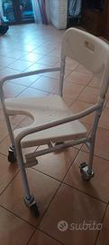 sedia a rotelle pieghevole per fare la doccia