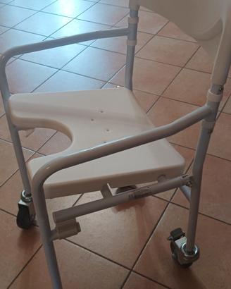 sedia a rotelle pieghevole per fare la doccia