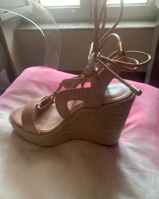 Scarpe zeppa d lacci alla cabiglia nude look