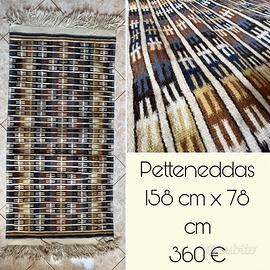 Tappeto tipico sardo di Nule “Petteneddas”