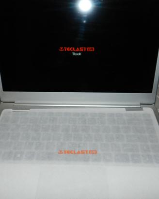 COMPUTER TECLAST NON FUNZIONANTE PER RICAMBI