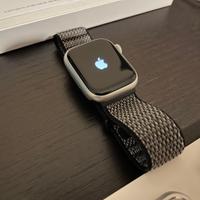 Apple Watch 8 con accessori