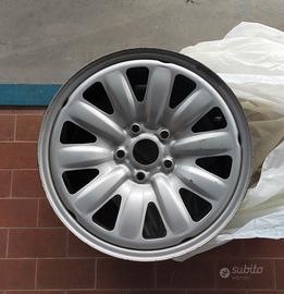 Cerchio: 7 J X 16 CH et 45 mm interasse fori 112/5